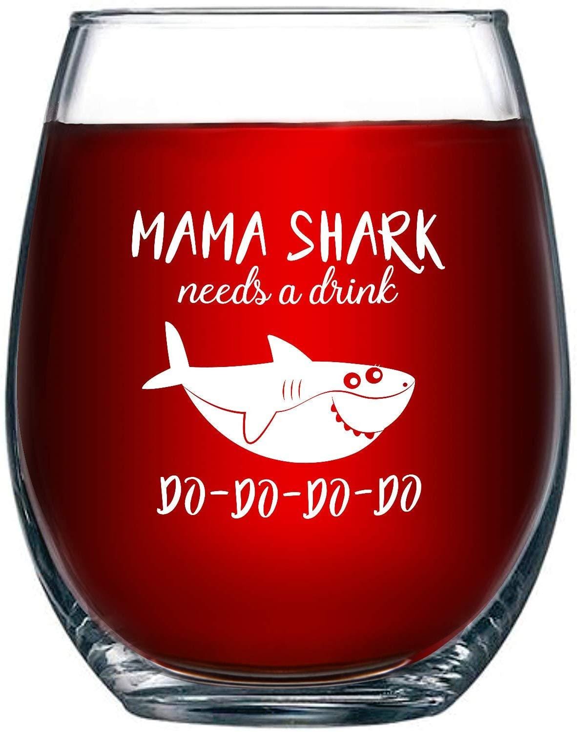 Mama Shark Needs a Drink Do Do Do Do Do, Novelty Wine Glass Cup with Sayings for Women | Funny Shark Gifts Party Accessories for Moms Mothers and Friends | 15 oz Stemless Wine Glasses